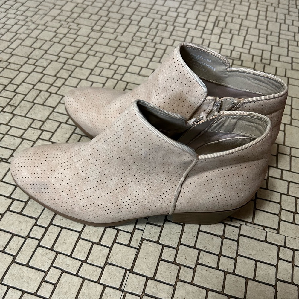 LOW-CUT BOOTS